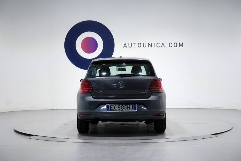 VOLKSWAGEN Polo 16