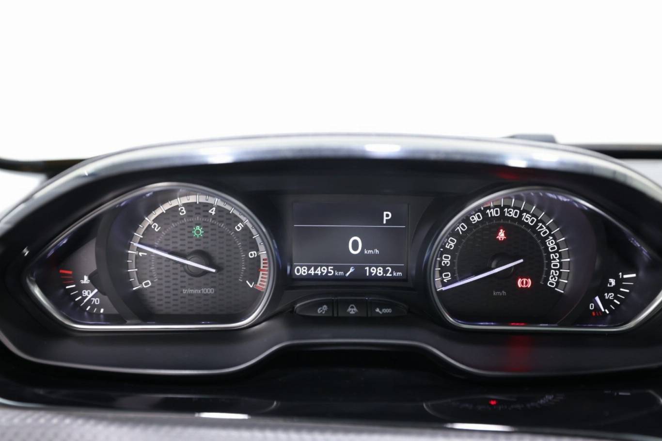 PEUGEOT 2008 8