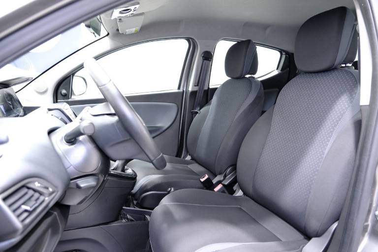 LANCIA Ypsilon 6