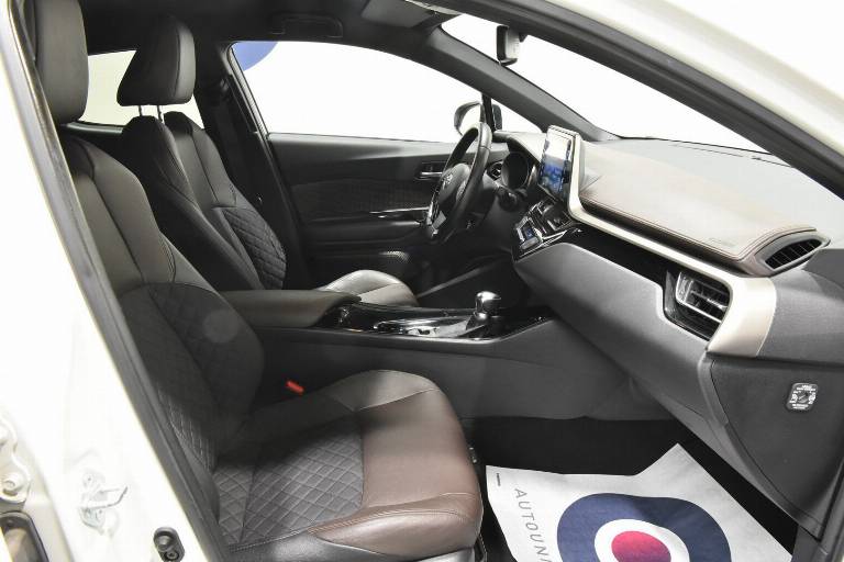 TOYOTA C-HR 21