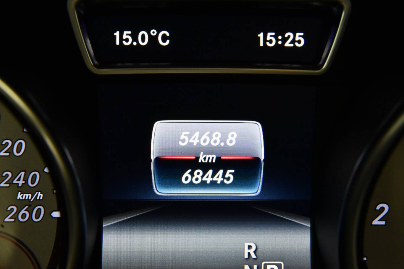 MERCEDES-BENZ GLA 200 25