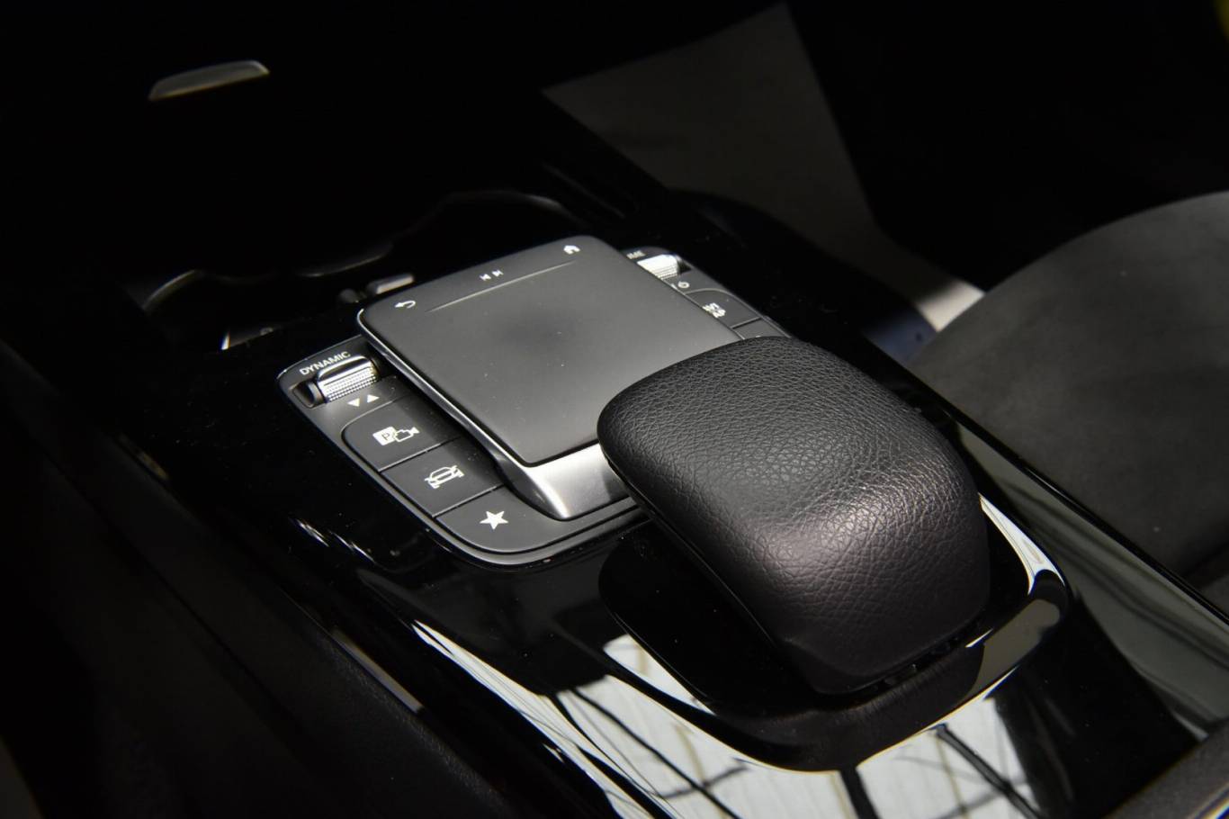 MERCEDES-BENZ A 250 10