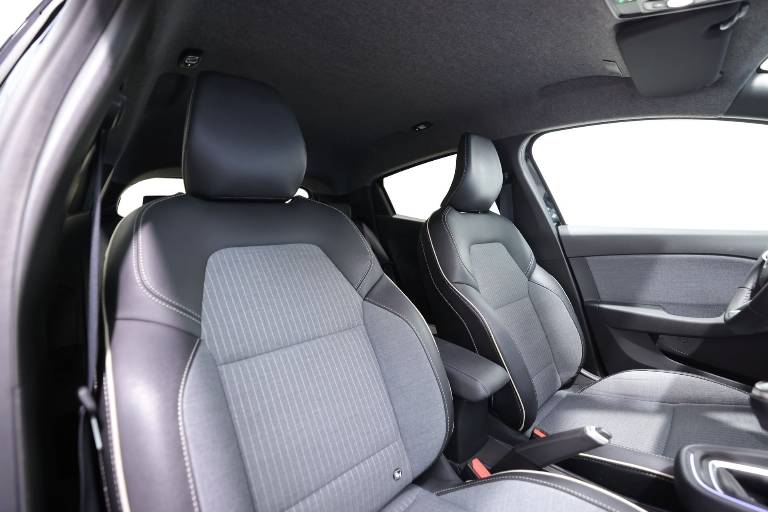 RENAULT Clio 46
