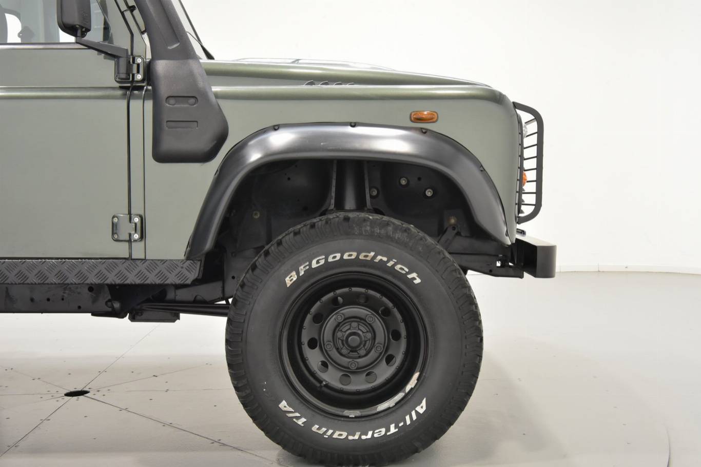 LAND ROVER Defender 76