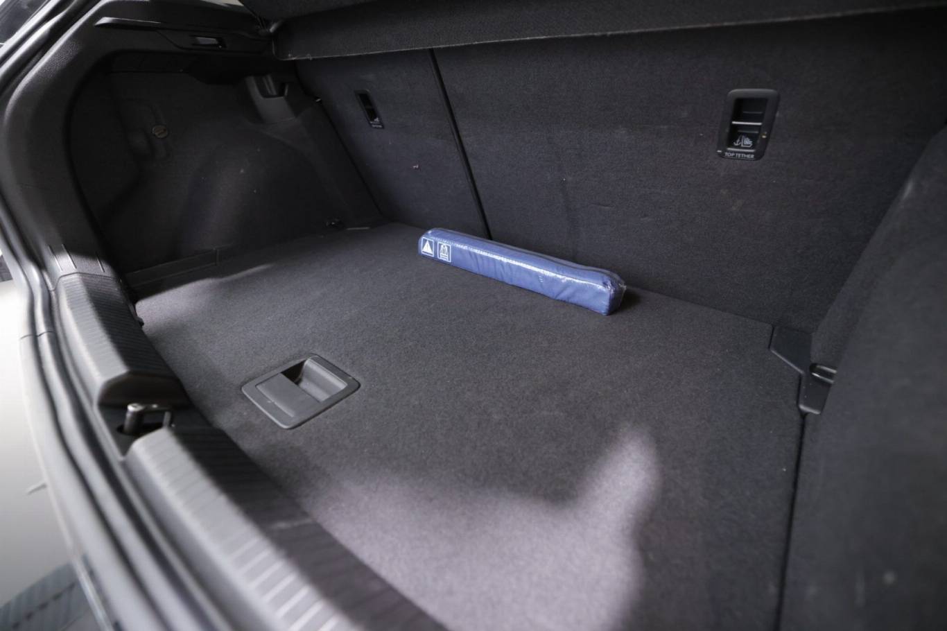 VOLKSWAGEN Polo 53