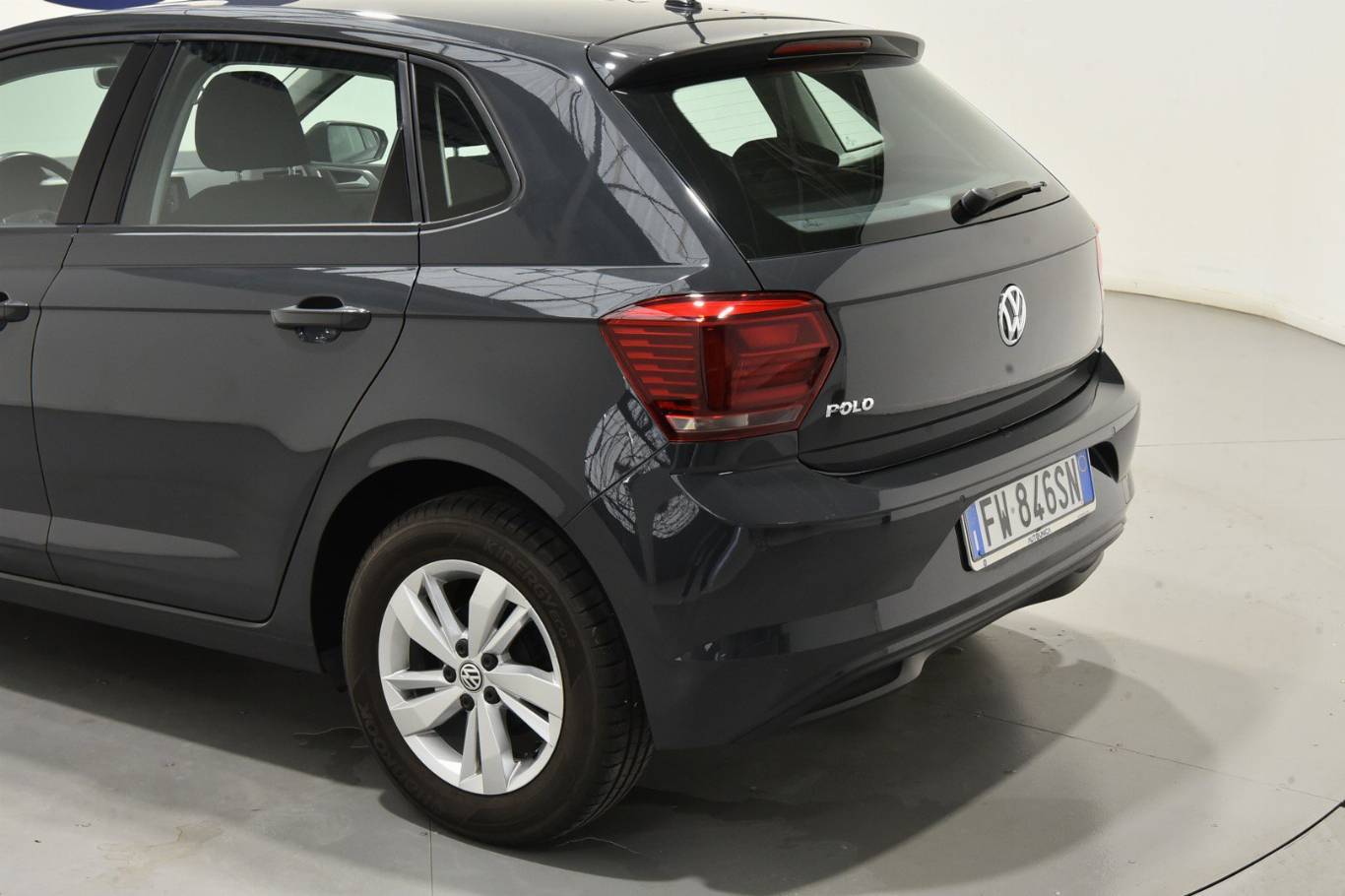 VOLKSWAGEN Polo 21