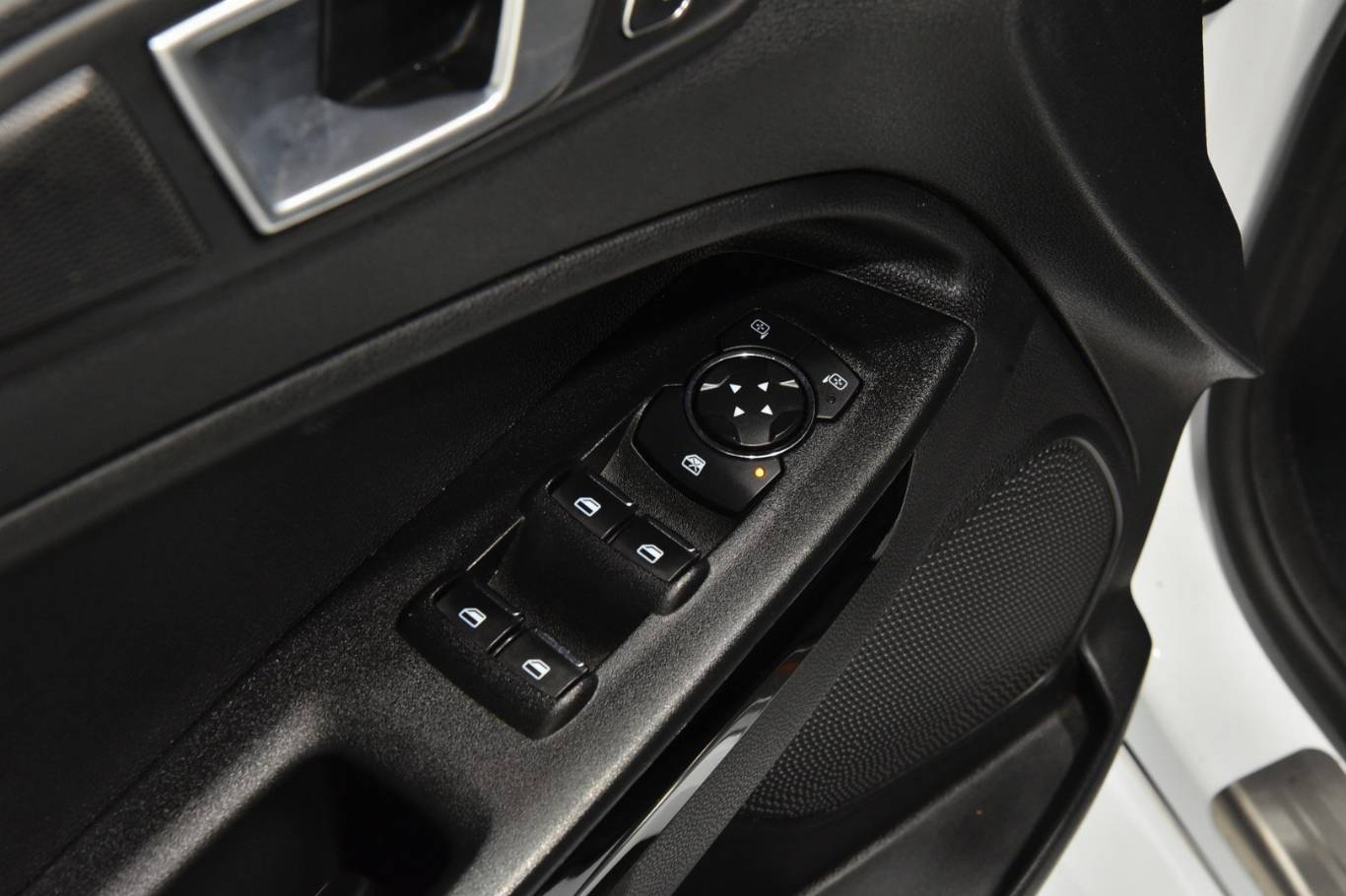 FORD EcoSport 16