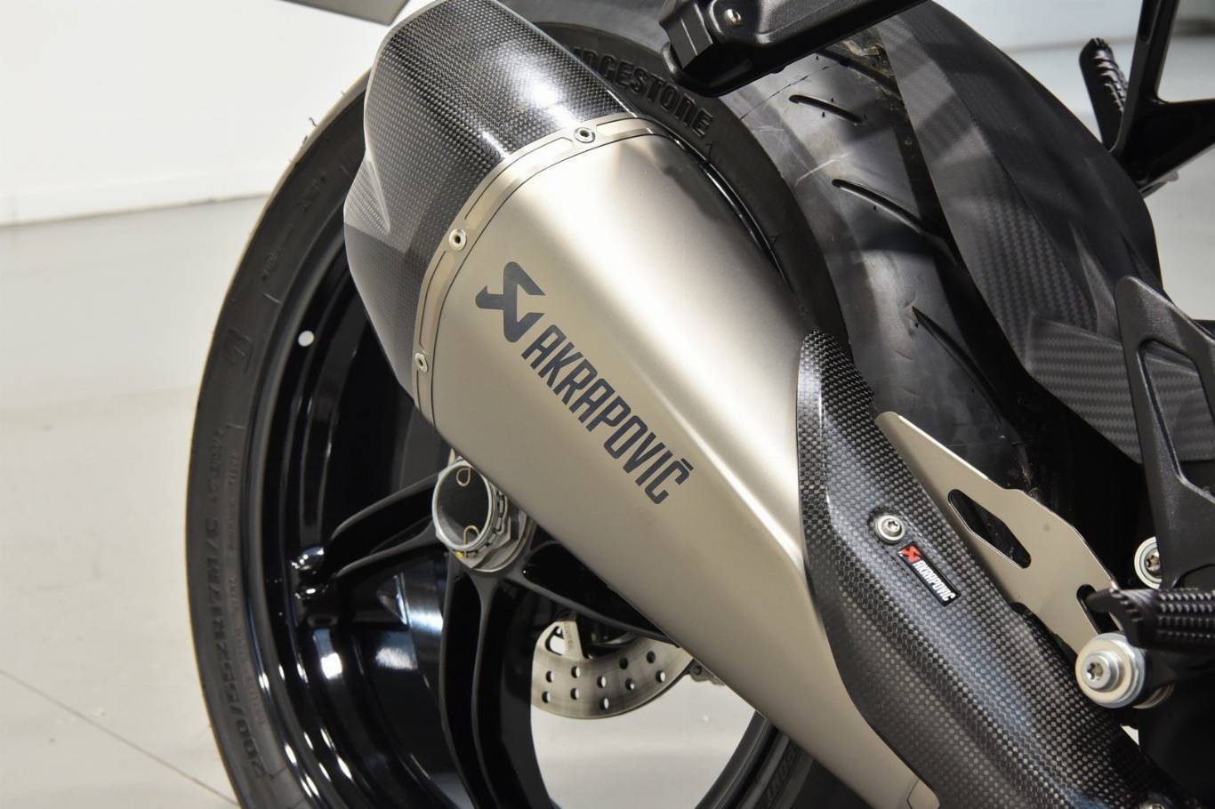 KTM 1290 Super Duke R 27