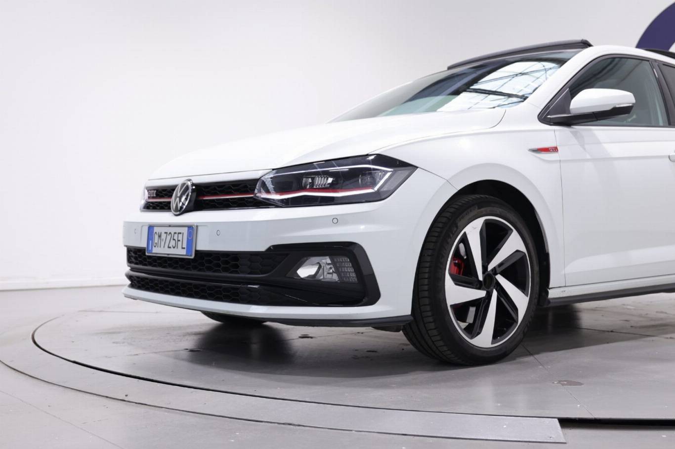 VOLKSWAGEN Polo 11