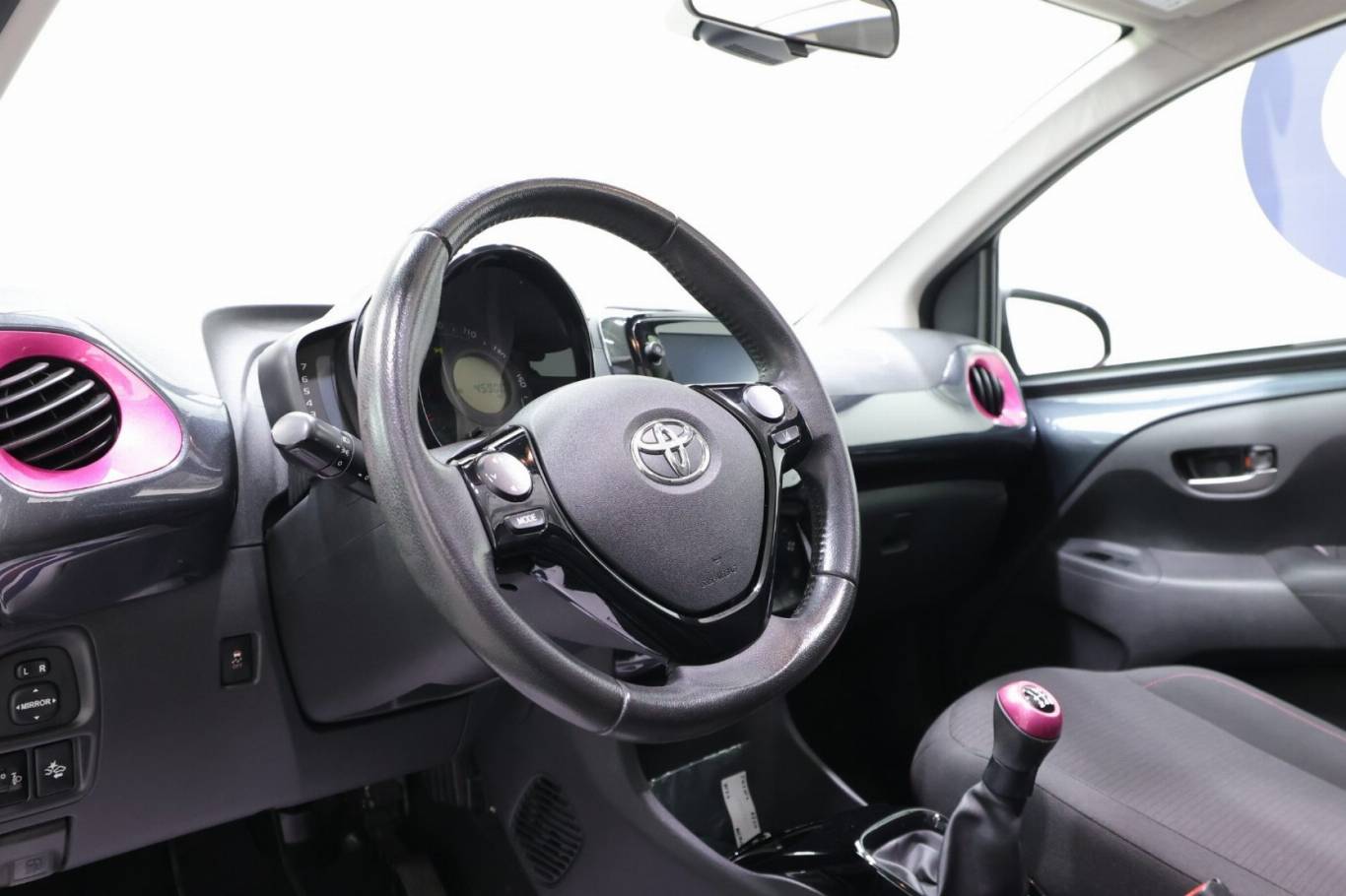 TOYOTA Aygo 5