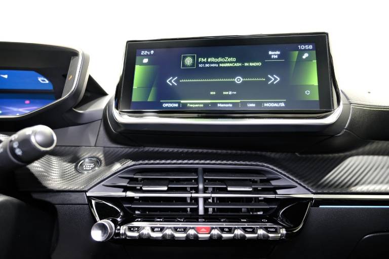 PEUGEOT 208 10