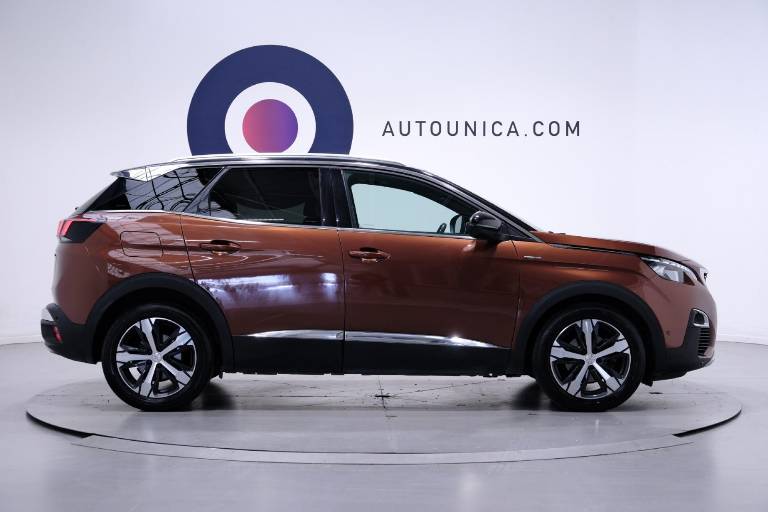 PEUGEOT 3008 4