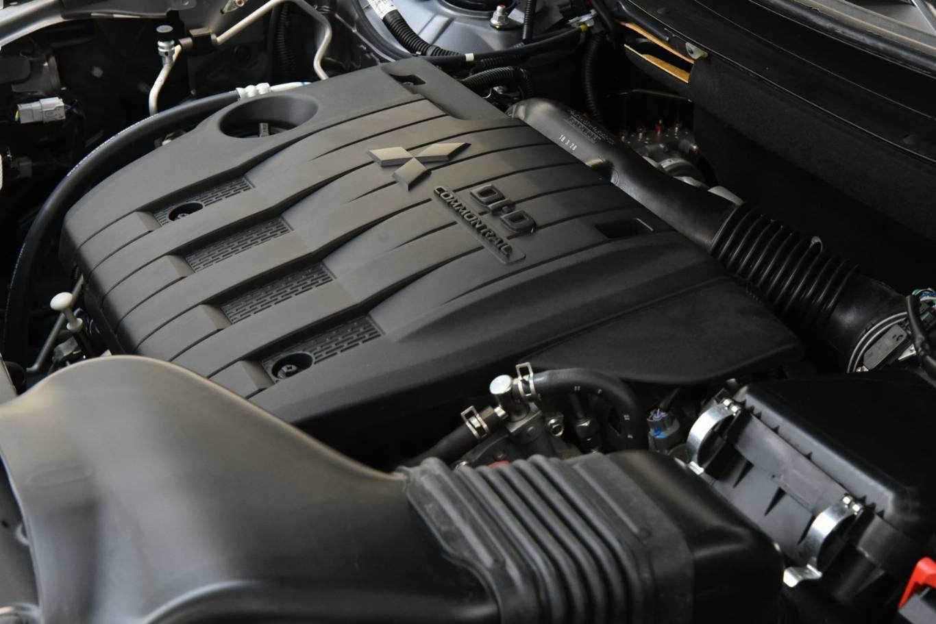 MITSUBISHI Outlander 54