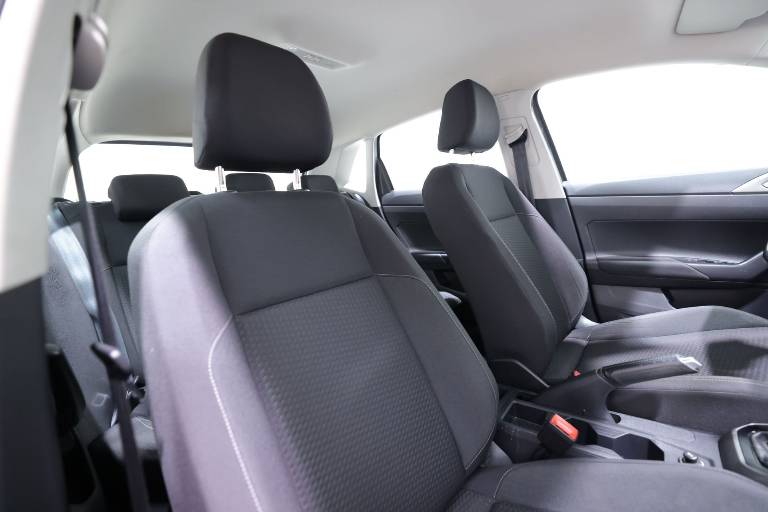 VOLKSWAGEN Polo 43