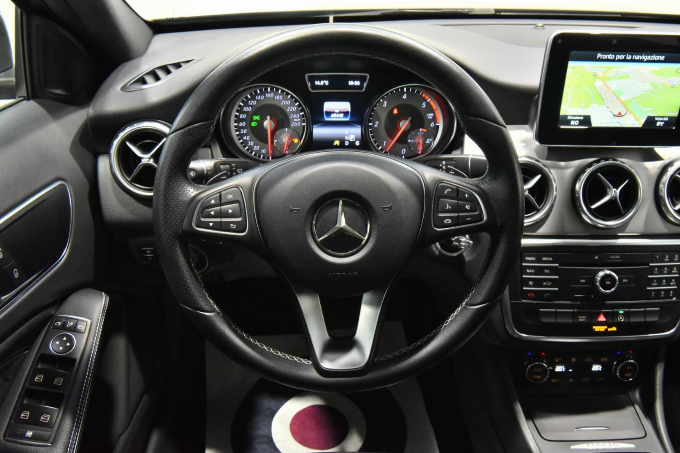 MERCEDES-BENZ GLA 200 23