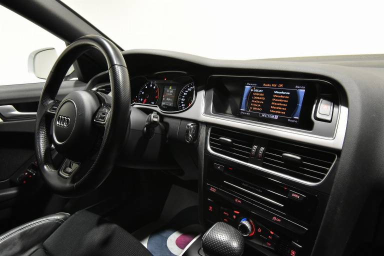 AUDI A4 28