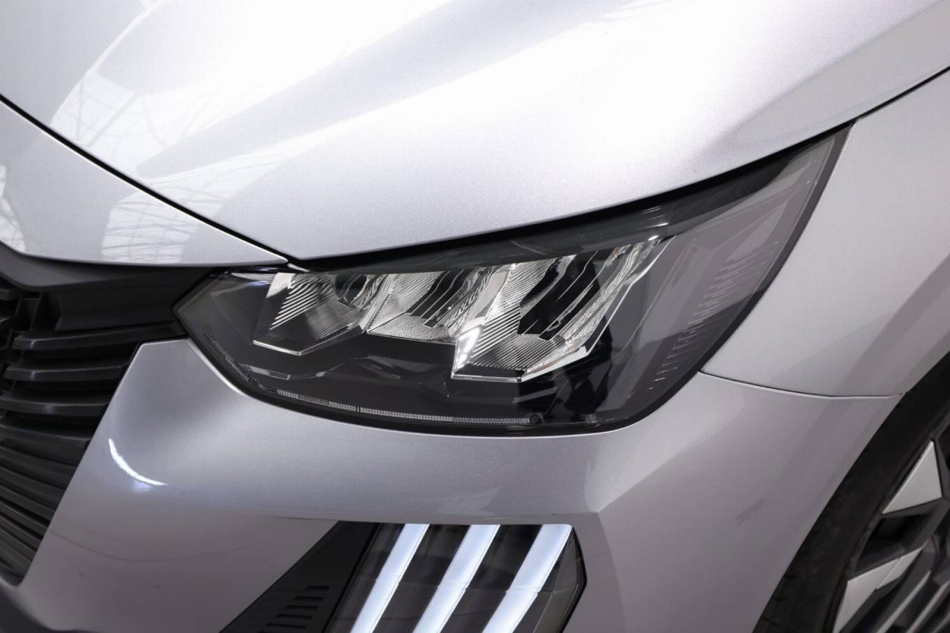 PEUGEOT 208 42