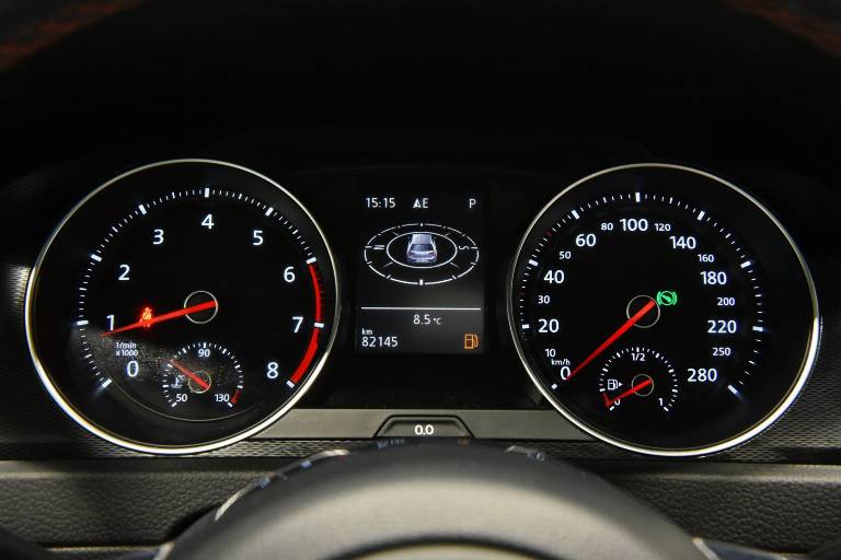 VOLKSWAGEN Golf GTI 25