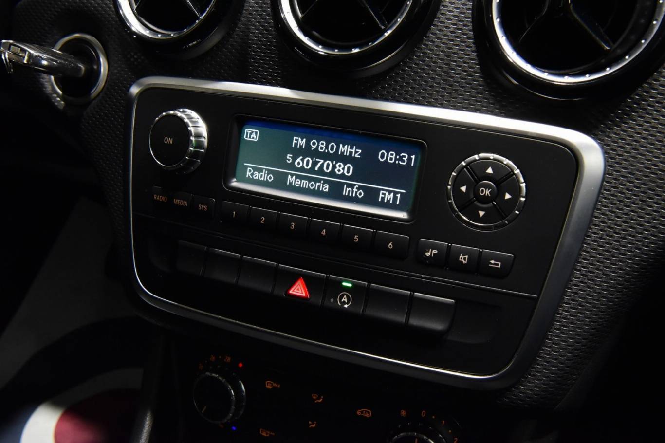 MERCEDES-BENZ A 180 16