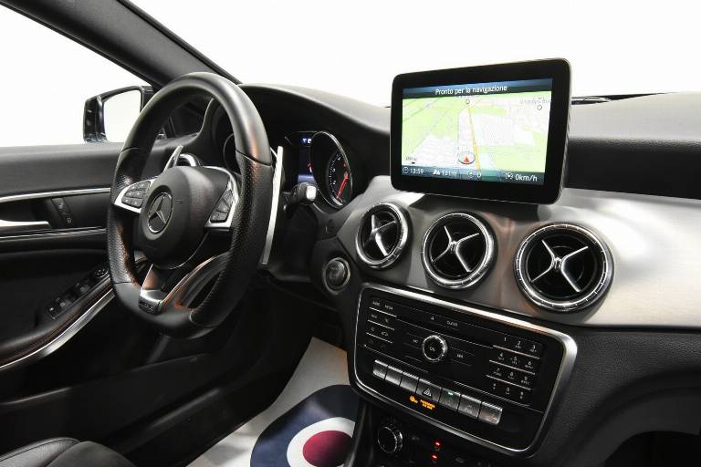 MERCEDES-BENZ CLA 180 28