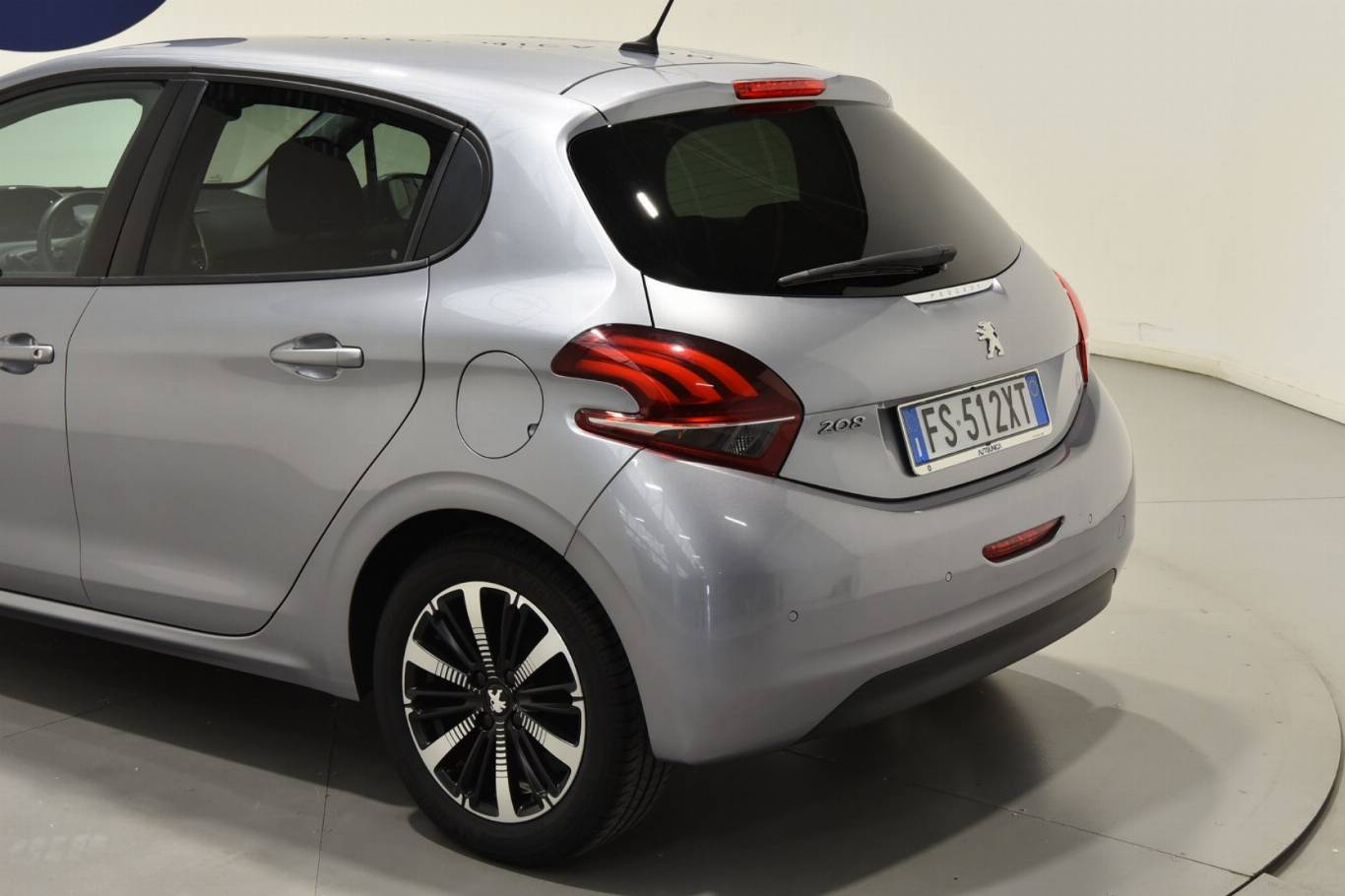 PEUGEOT 208 23