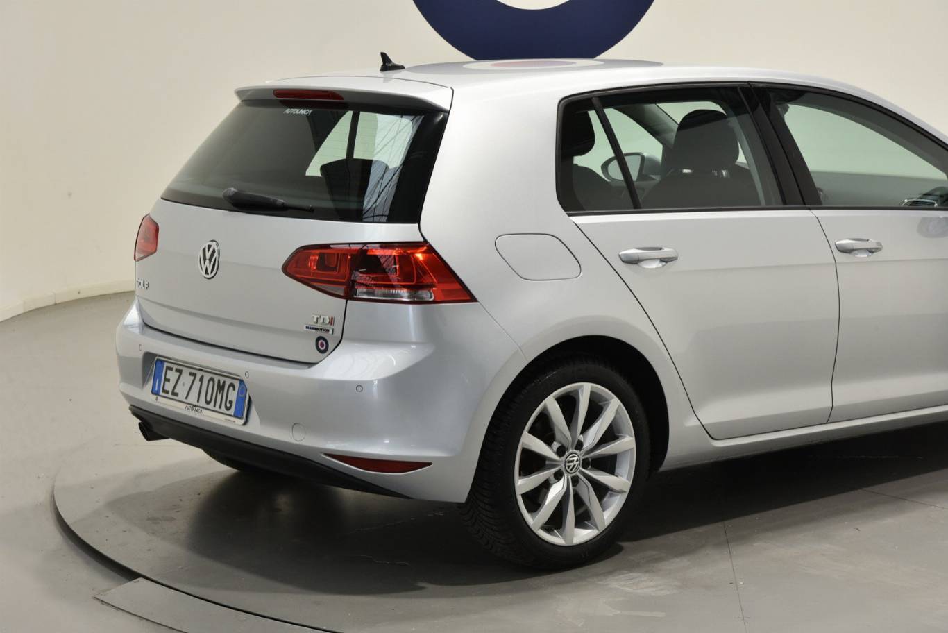 VOLKSWAGEN Golf 18