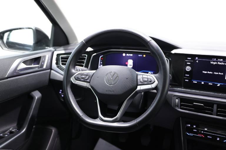 VOLKSWAGEN Polo 37