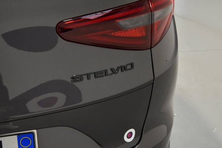 ALFA ROMEO Stelvio 43