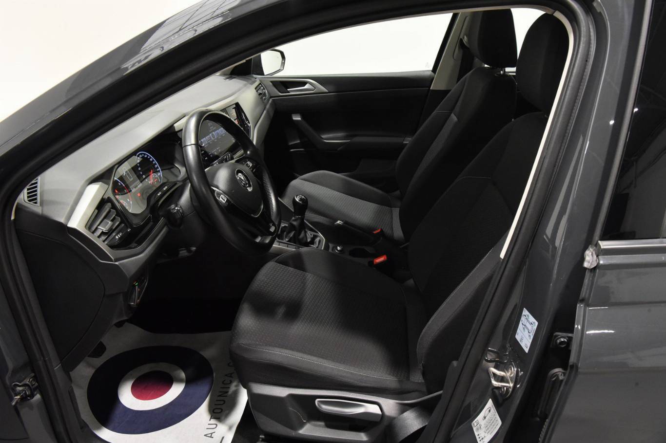 VOLKSWAGEN Polo 4