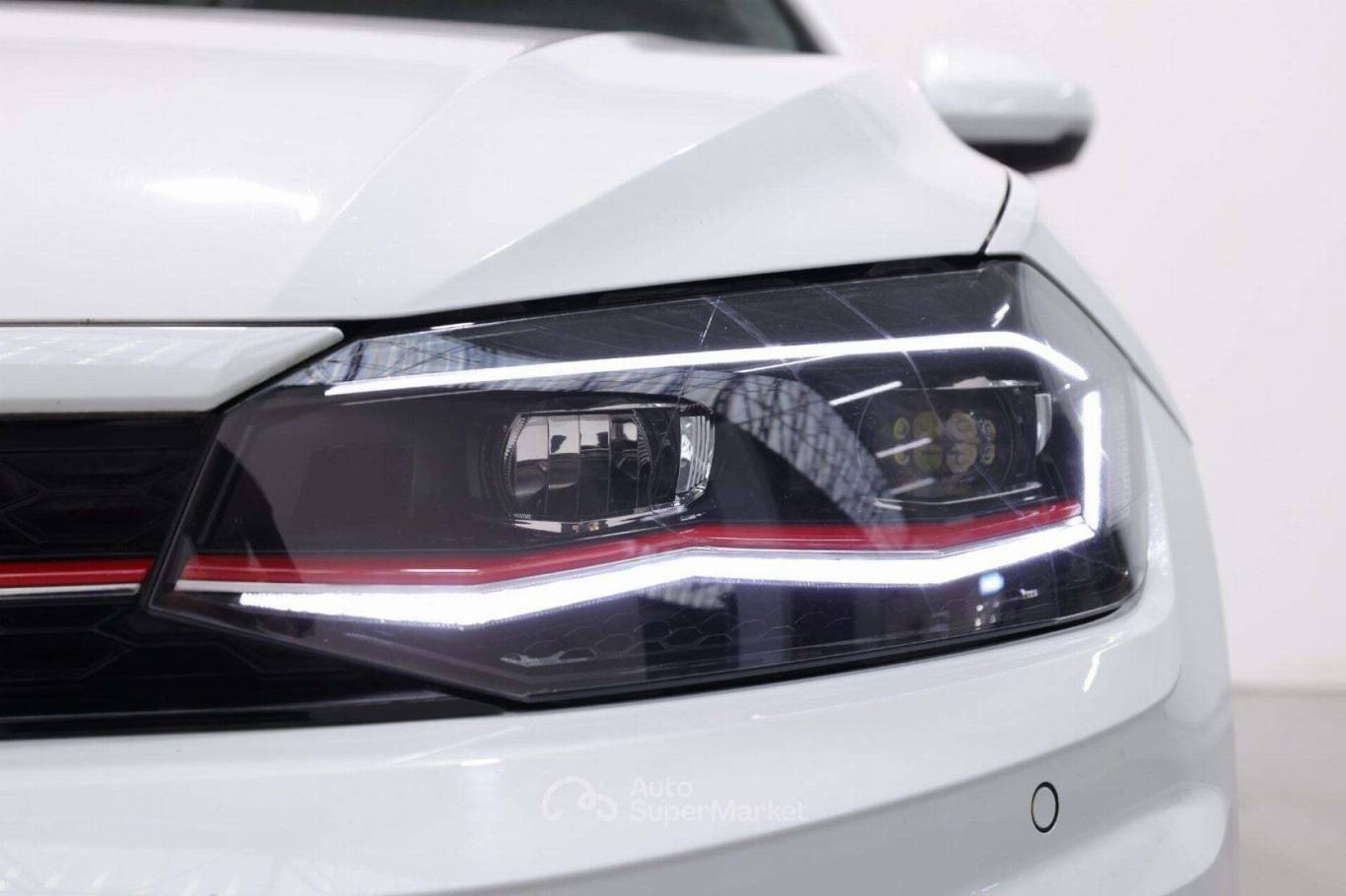 VOLKSWAGEN Polo 12