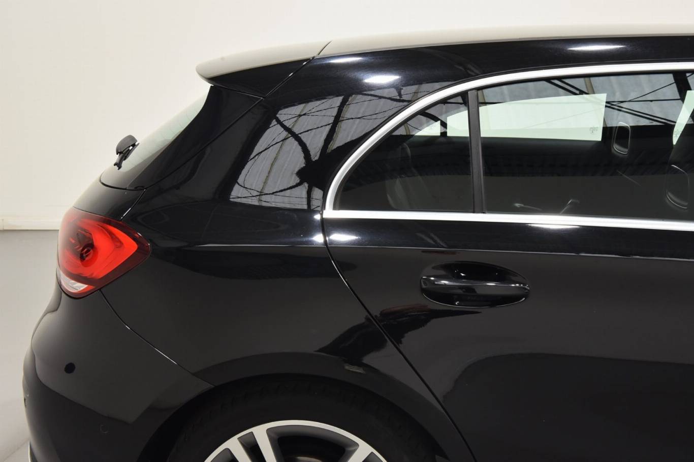 MERCEDES-BENZ A 180 44