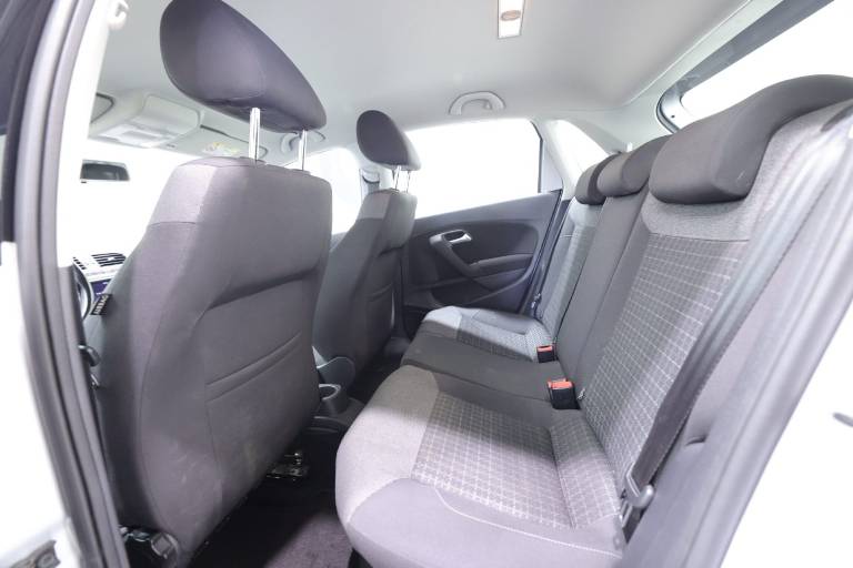 VOLKSWAGEN Polo 31