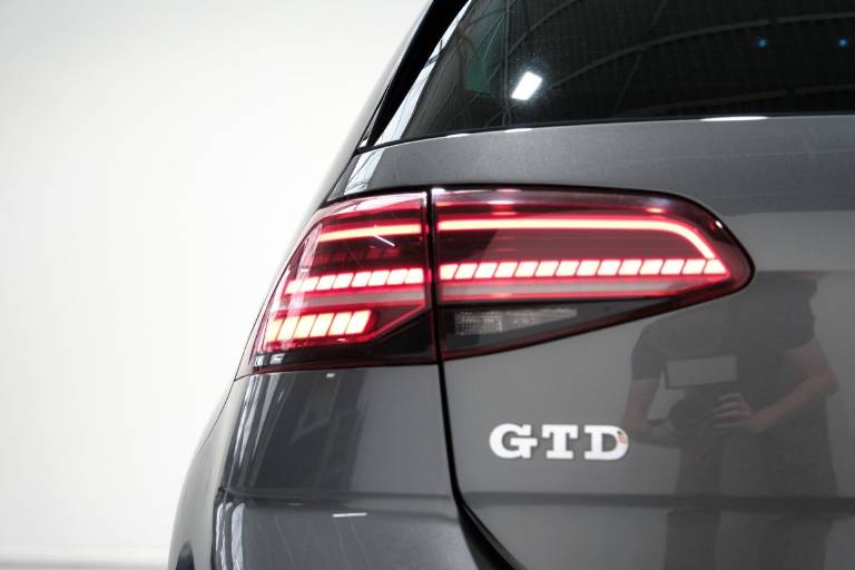 VOLKSWAGEN Golf GTD 48