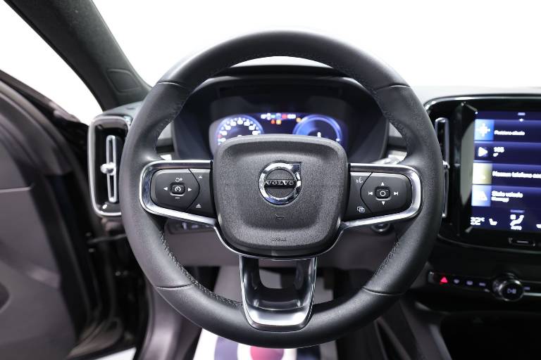 VOLVO XC40 7