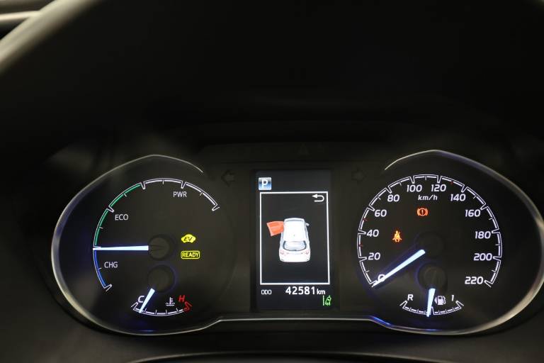 TOYOTA Yaris 8