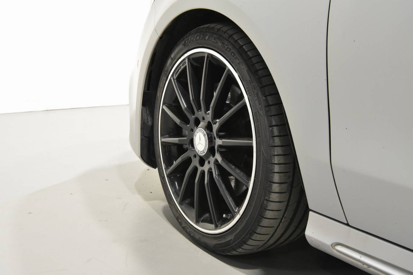 MERCEDES-BENZ CLA 220 8