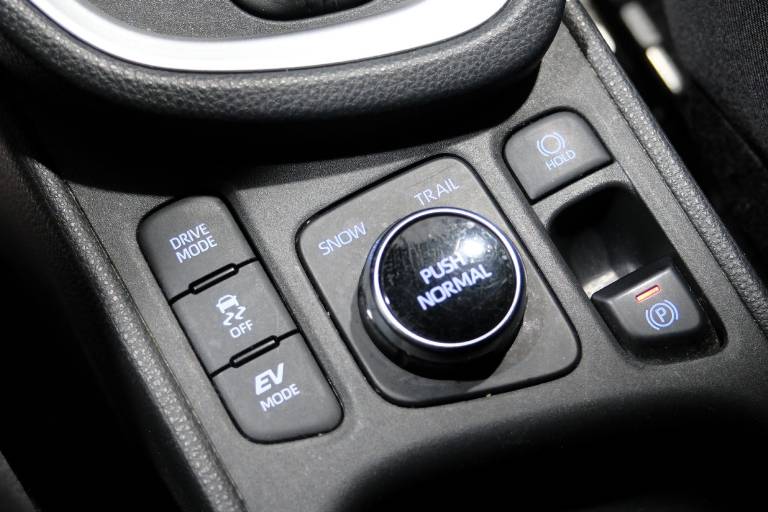 TOYOTA Yaris Cross 32