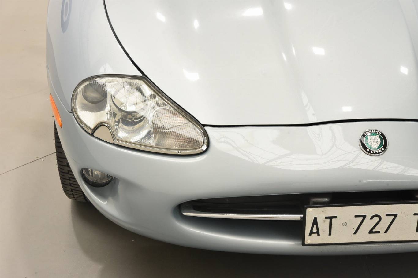 JAGUAR XK8 13