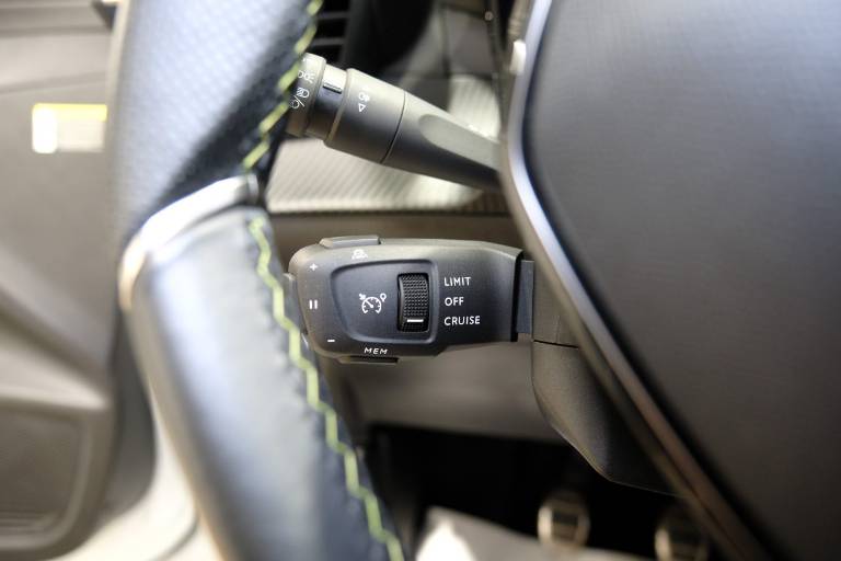PEUGEOT 208 24