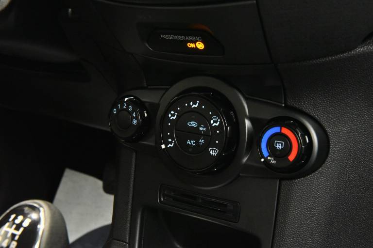 FORD Fiesta 24