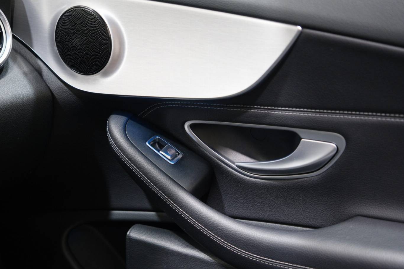 MERCEDES-BENZ C 220 38