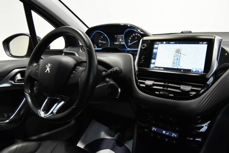 PEUGEOT 2008 27