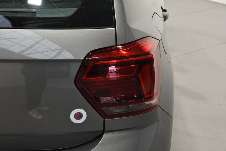 VOLKSWAGEN Polo 19