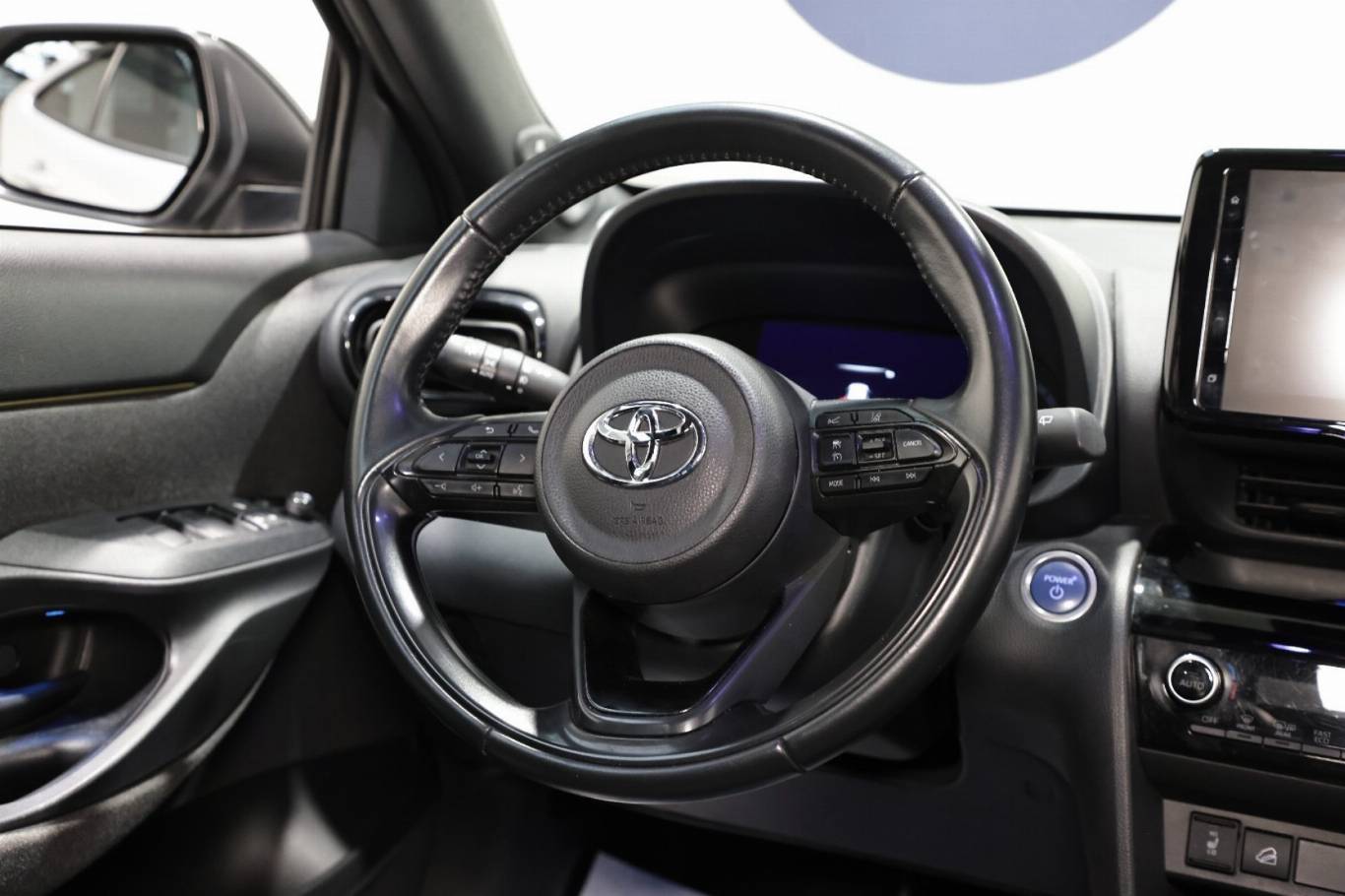 TOYOTA Yaris Cross 32