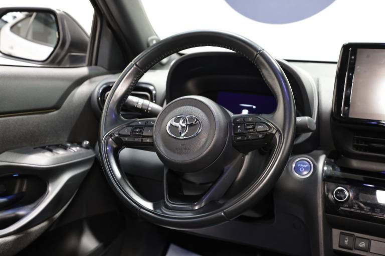 TOYOTA Yaris Cross 32