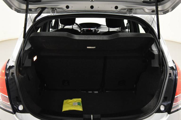 LANCIA Ypsilon 13