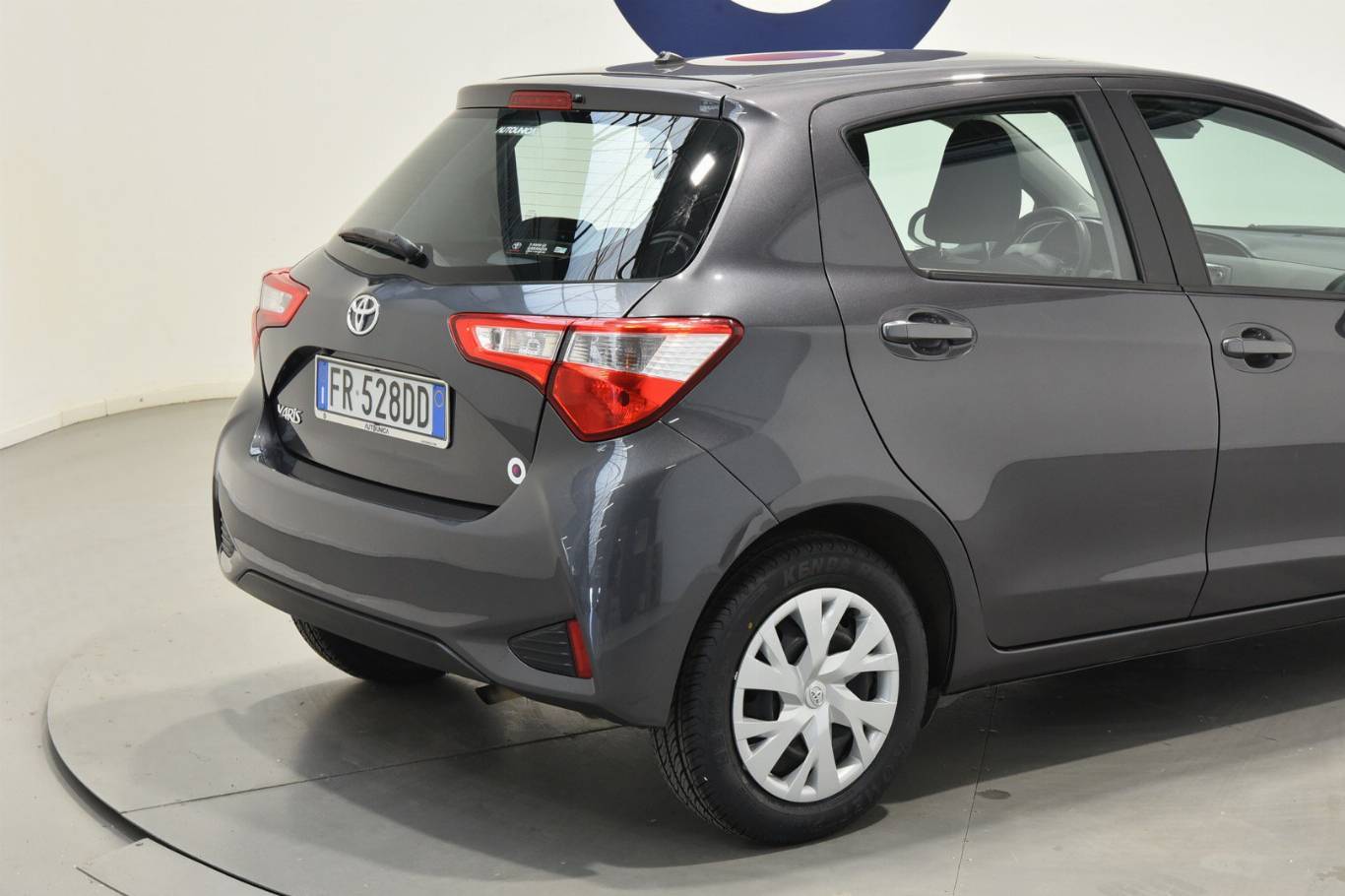 TOYOTA Yaris 18
