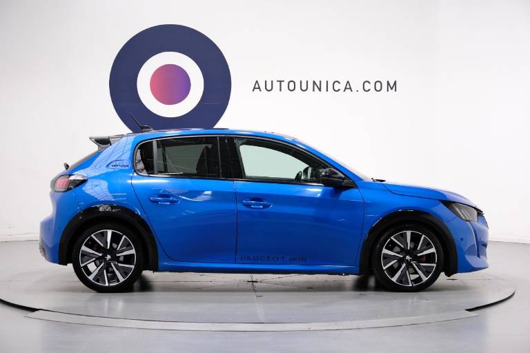 PEUGEOT 208 4