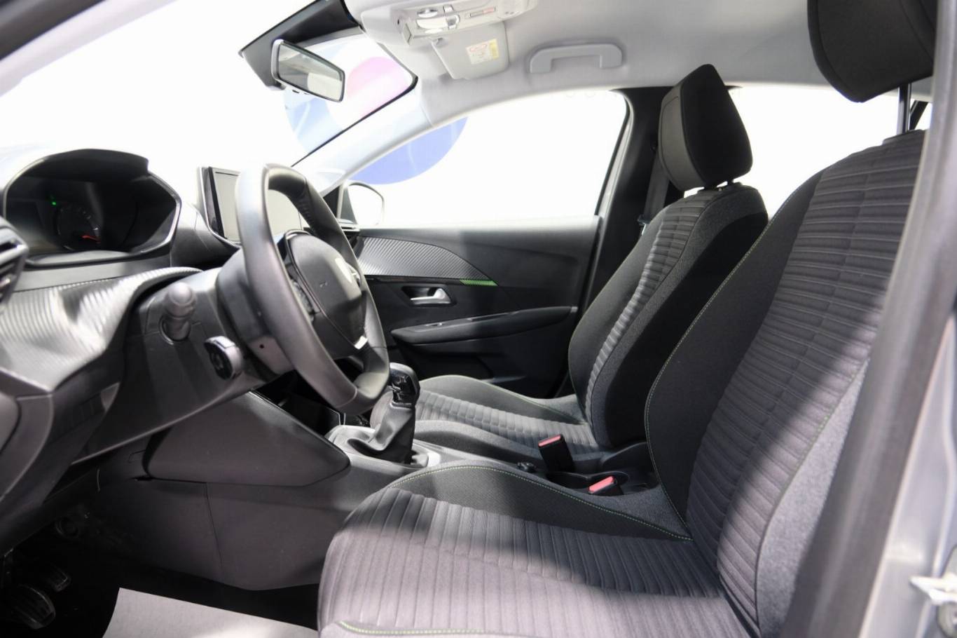 PEUGEOT 208 23