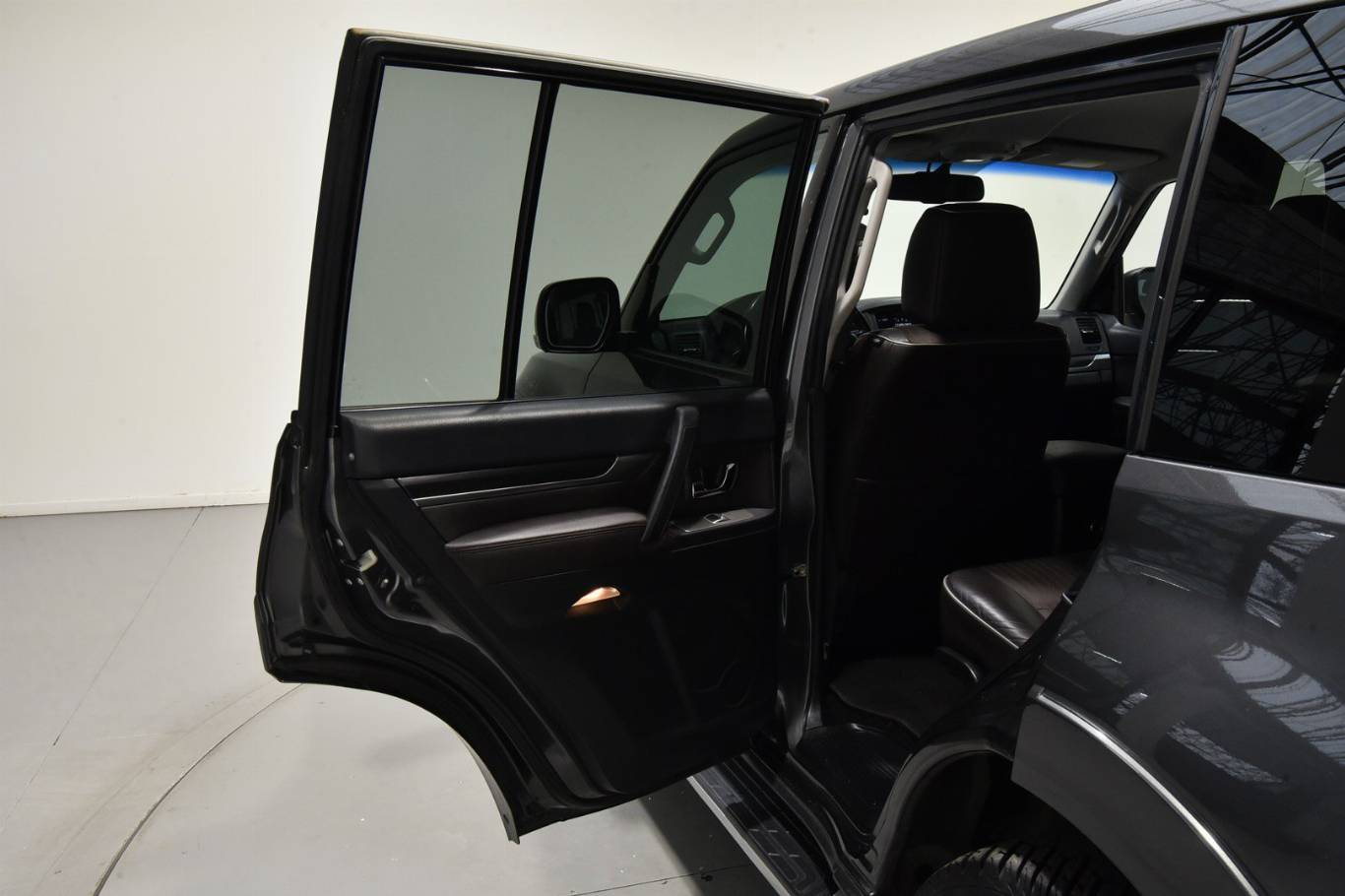 MITSUBISHI Pajero 30